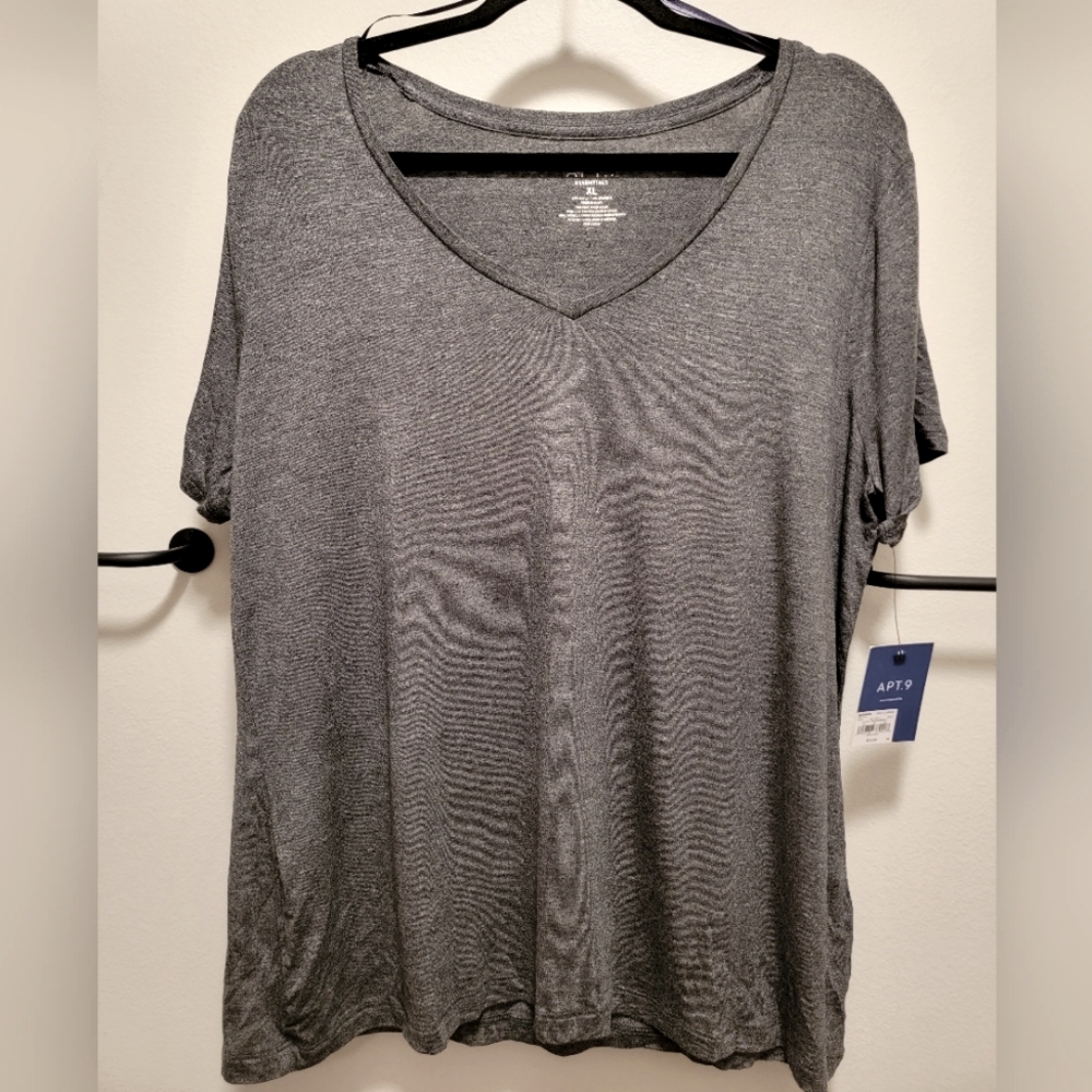NWT Apt.9 V-Neck Tshirt